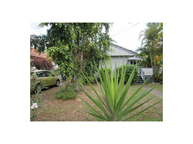 32 Larsen Street, Leichhardt QLD 4305