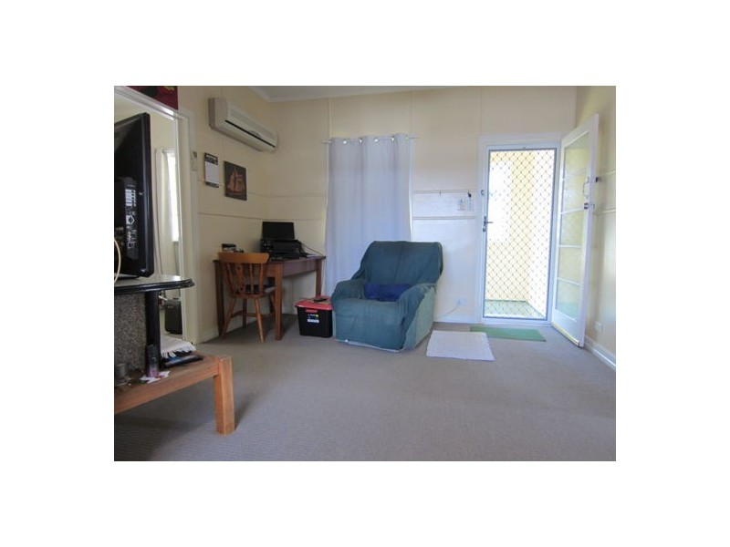 123 Blackstone Road, Silkstone QLD 4304