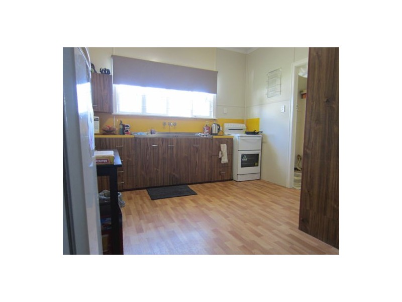 123 Blackstone Road, Silkstone QLD 4304