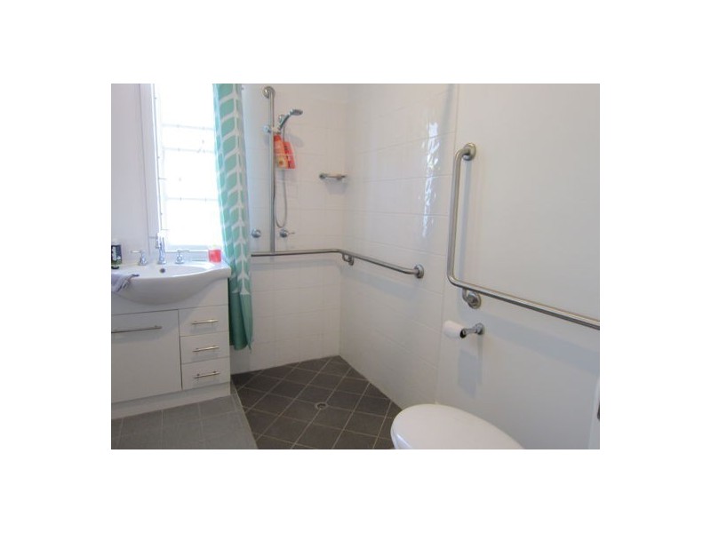 123 Blackstone Road, Silkstone QLD 4304