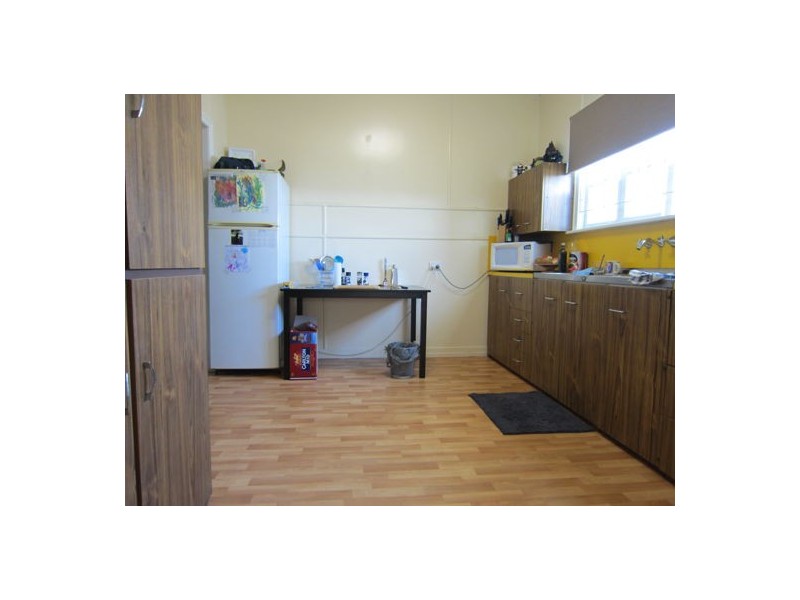 123 Blackstone Road, Silkstone QLD 4304