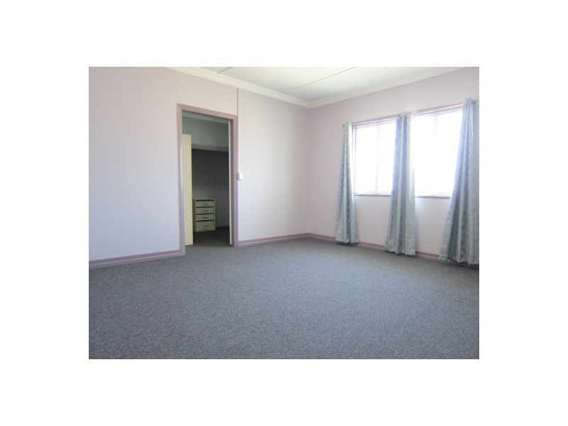 68 Blackstone Road, Newtown QLD 4305