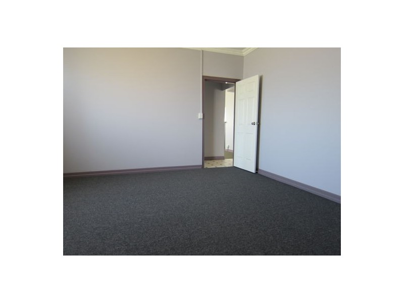 68 Blackstone Road, Newtown QLD 4305