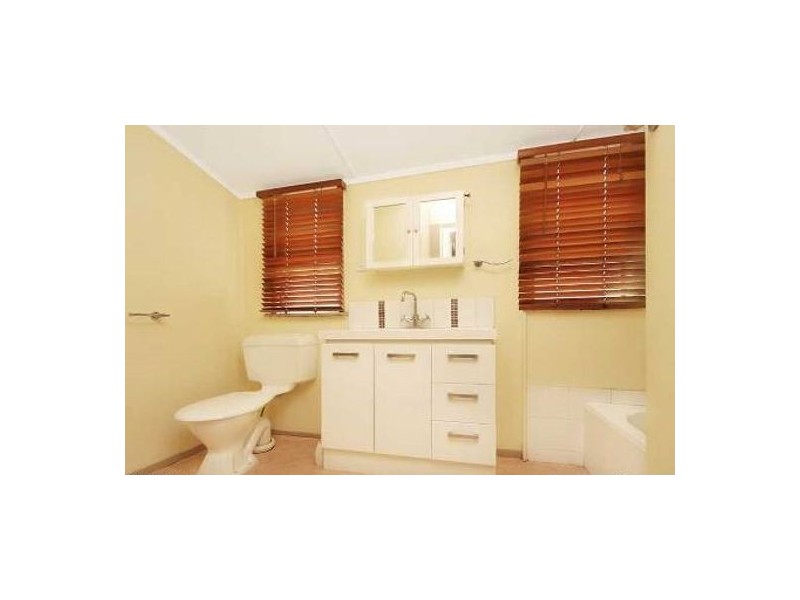 9 Alexandra Street, Booval QLD 4304