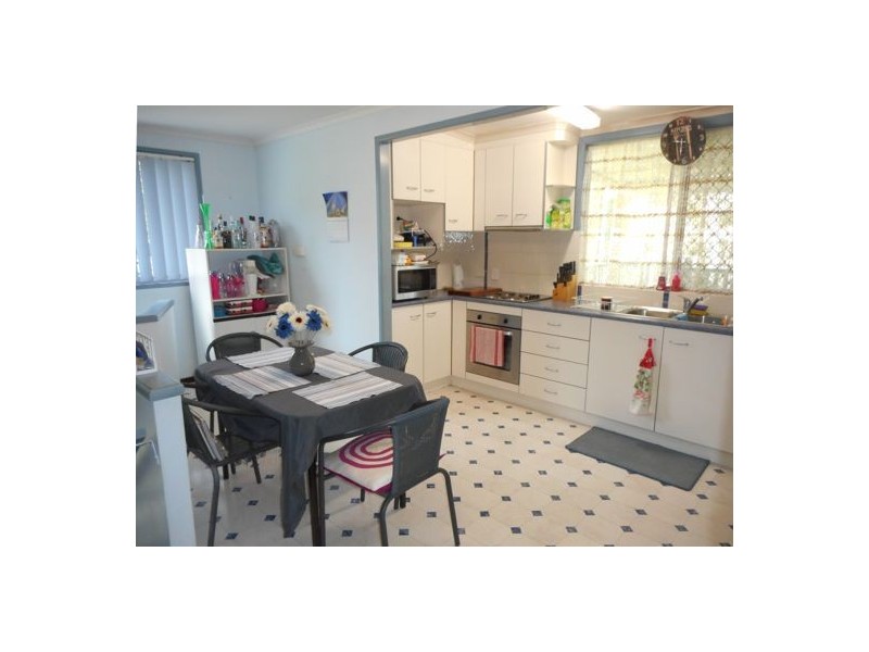 3 Jones Street, Blackstone QLD 4304