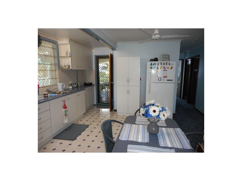 3 Jones Street, Blackstone QLD 4304