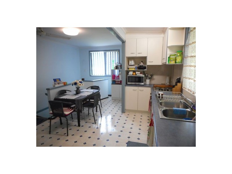 3 Jones Street, Blackstone QLD 4304