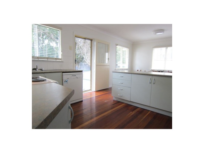 25 Raceview Street, Eastern Heights QLD 4305