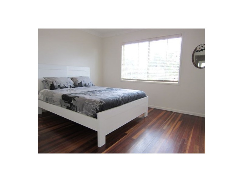 25 Raceview Street, Eastern Heights QLD 4305