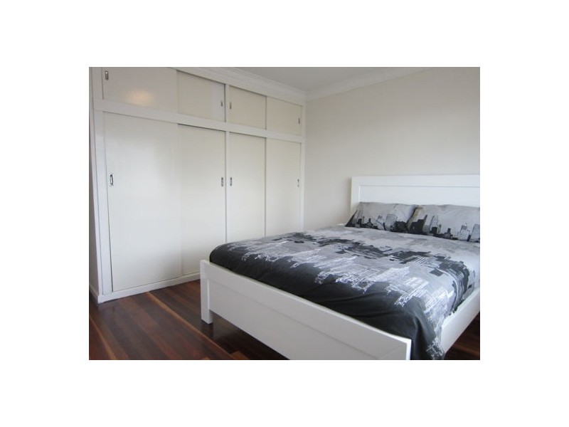 25 Raceview Street, Eastern Heights QLD 4305