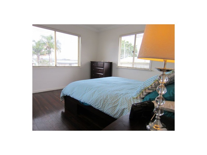 25 Raceview Street, Eastern Heights QLD 4305