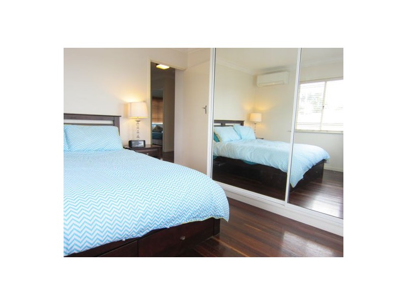 25 Raceview Street, Eastern Heights QLD 4305