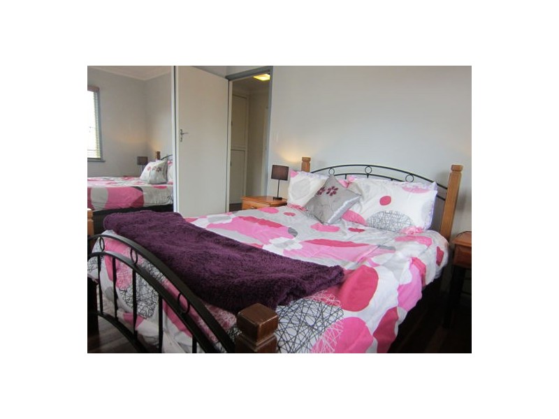 25 Raceview Street, Eastern Heights QLD 4305