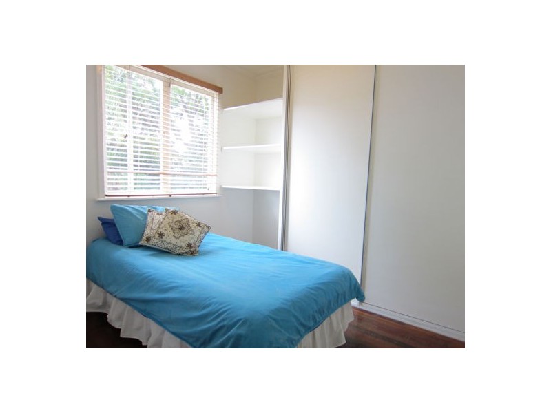 25 Raceview Street, Eastern Heights QLD 4305