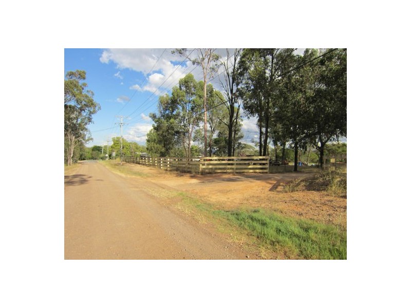 300 Pine Mountain Road, Muirlea QLD 4306