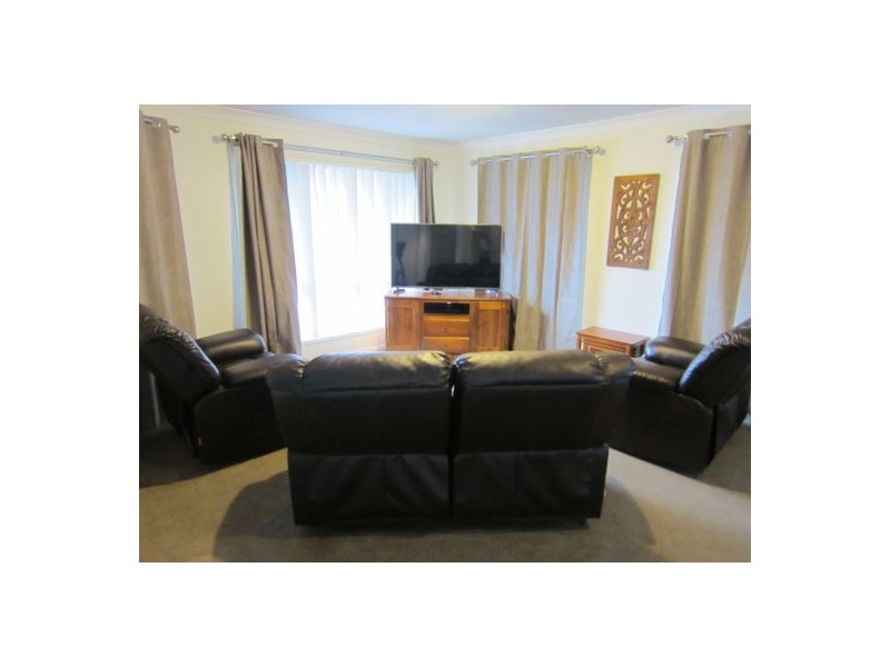 18 Anna Drive, Raceview QLD 4305
