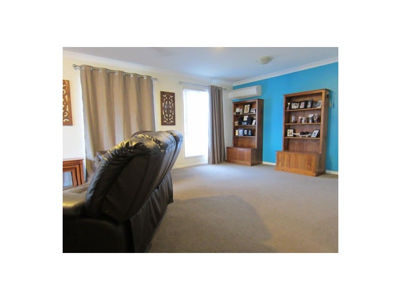 18 Anna Drive, Raceview QLD 4305