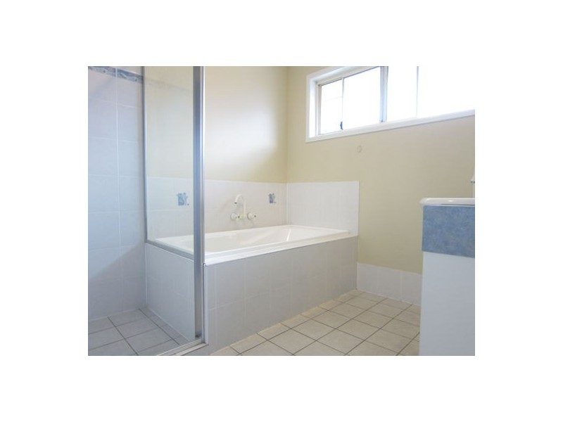 18 Anna Drive, Raceview QLD 4305