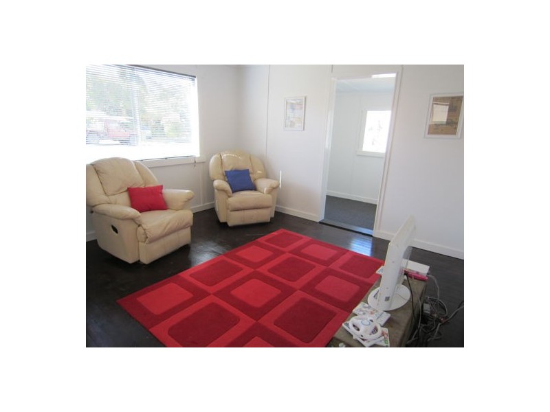 13 Edwards Street, Eastern Heights QLD 4305