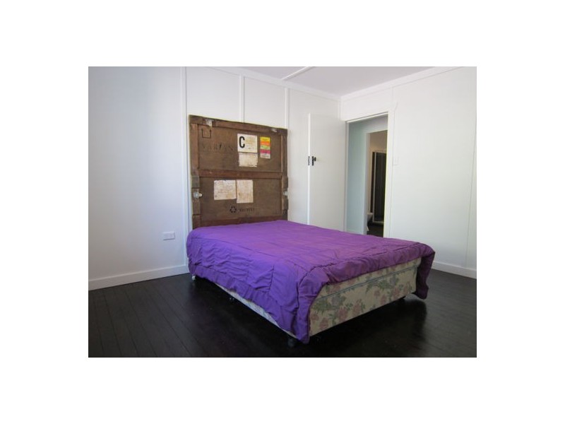 13 Edwards Street, Eastern Heights QLD 4305