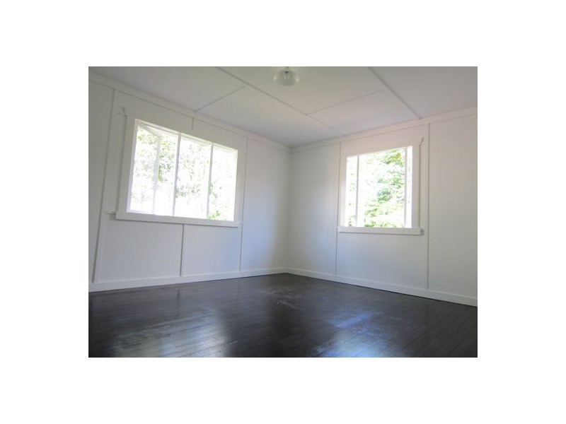 13 Edwards Street, Eastern Heights QLD 4305