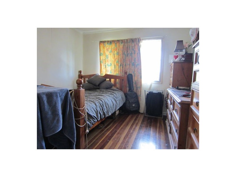 12 Wentworth Street, Leichhardt QLD 4305