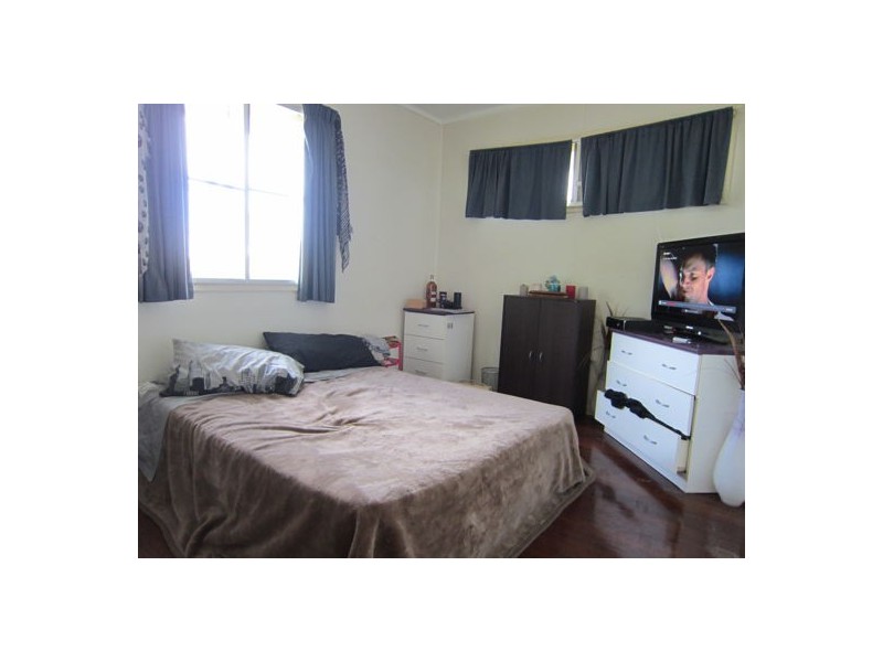 12 Wentworth Street, Leichhardt QLD 4305
