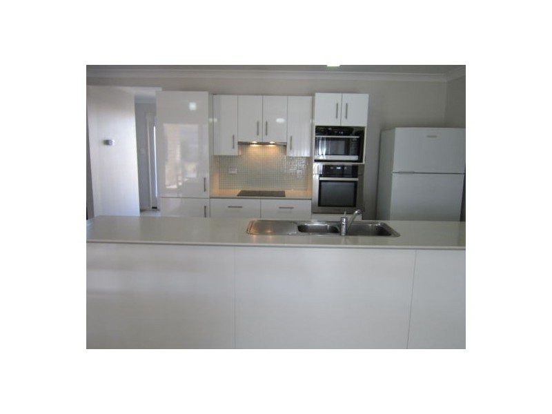 2 Petal Place, Yamanto QLD 4305