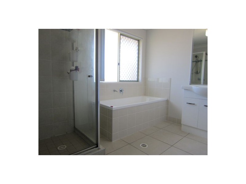 2 Petal Place, Yamanto QLD 4305