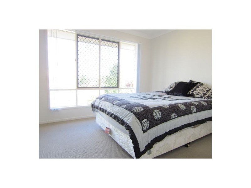 2 Petal Place, Yamanto QLD 4305