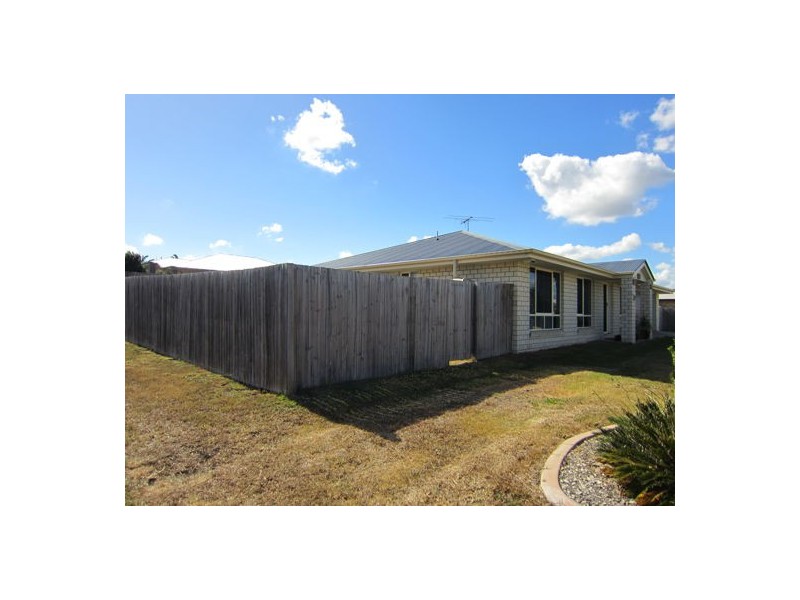 2 Petal Place, Yamanto QLD 4305