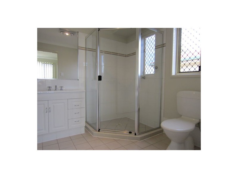 7 Benjamin Court, Yamanto QLD 4305