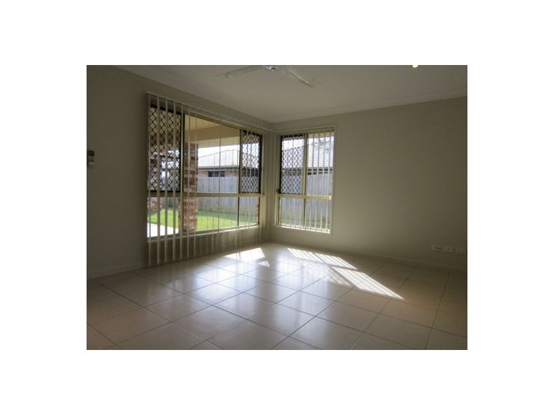 7 Benjamin Court, Yamanto QLD 4305