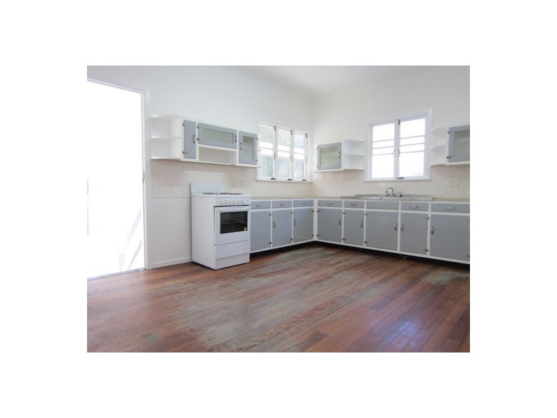 44 Walkers Lane, Booval QLD 4304