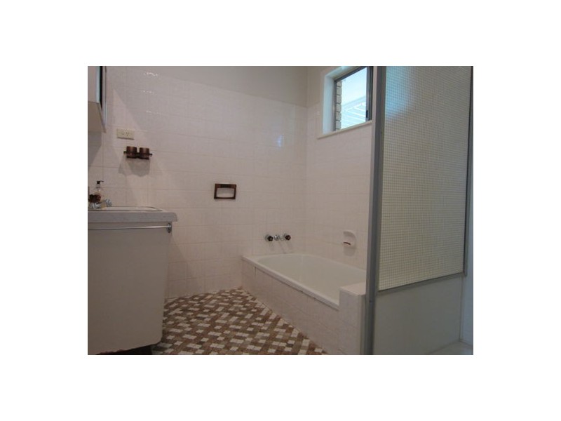 38 Gwendoline Street, Raceview QLD 4305