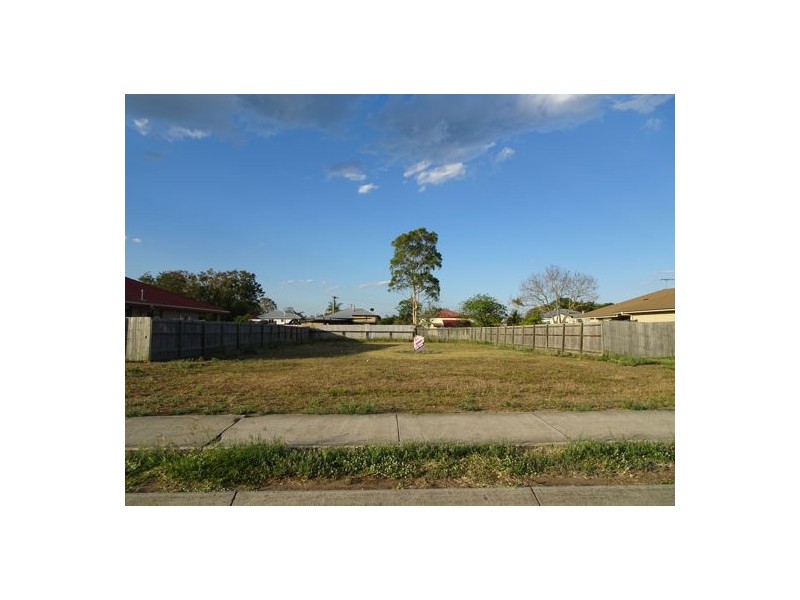 8 Bray Street, Lowood QLD 4311