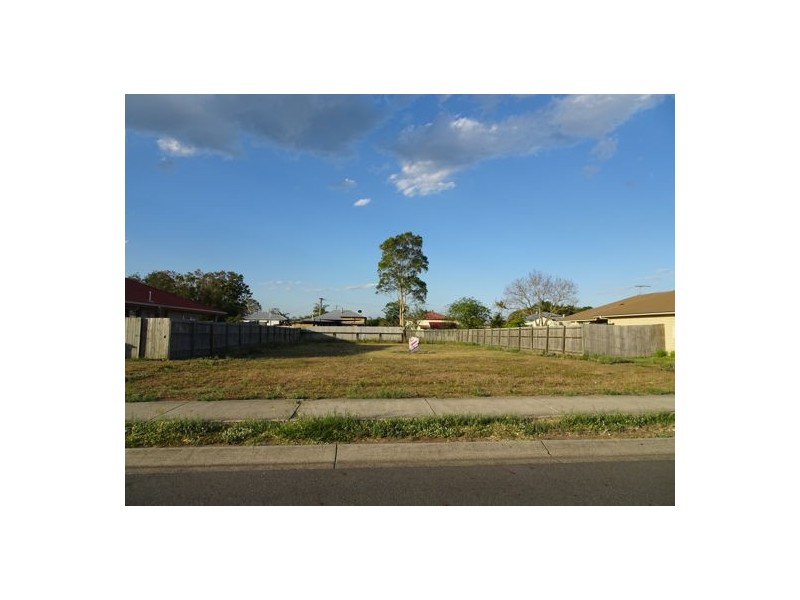 8 Bray Street, Lowood QLD 4311
