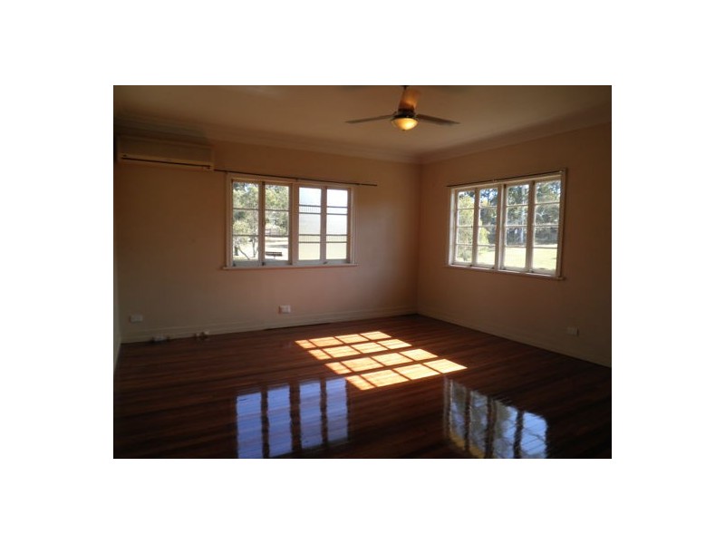 27 Denman Street, Leichhardt QLD 4305