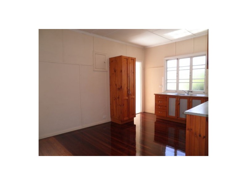 27 Denman Street, Leichhardt QLD 4305