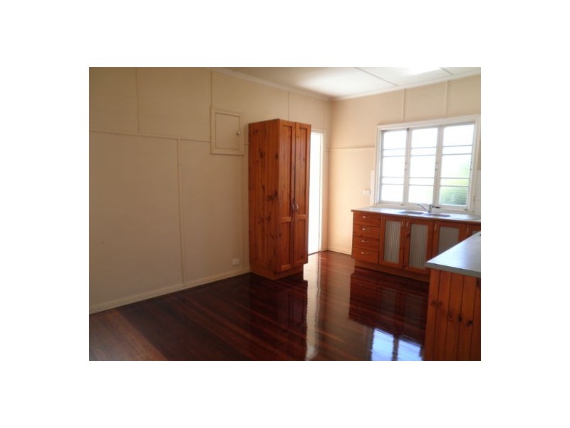 27 Denman Street, Leichhardt QLD 4305