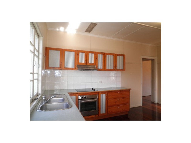 27 Denman Street, Leichhardt QLD 4305