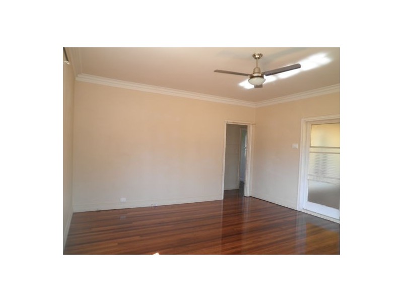 27 Denman Street, Leichhardt QLD 4305