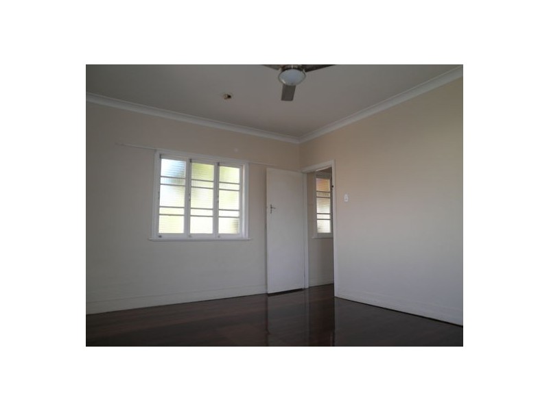 27 Denman Street, Leichhardt QLD 4305