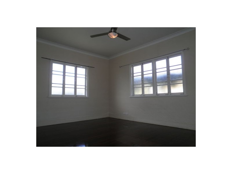 27 Denman Street, Leichhardt QLD 4305