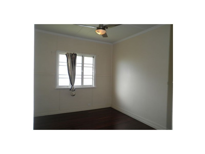 27 Denman Street, Leichhardt QLD 4305