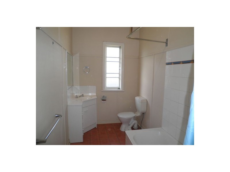 27 Denman Street, Leichhardt QLD 4305