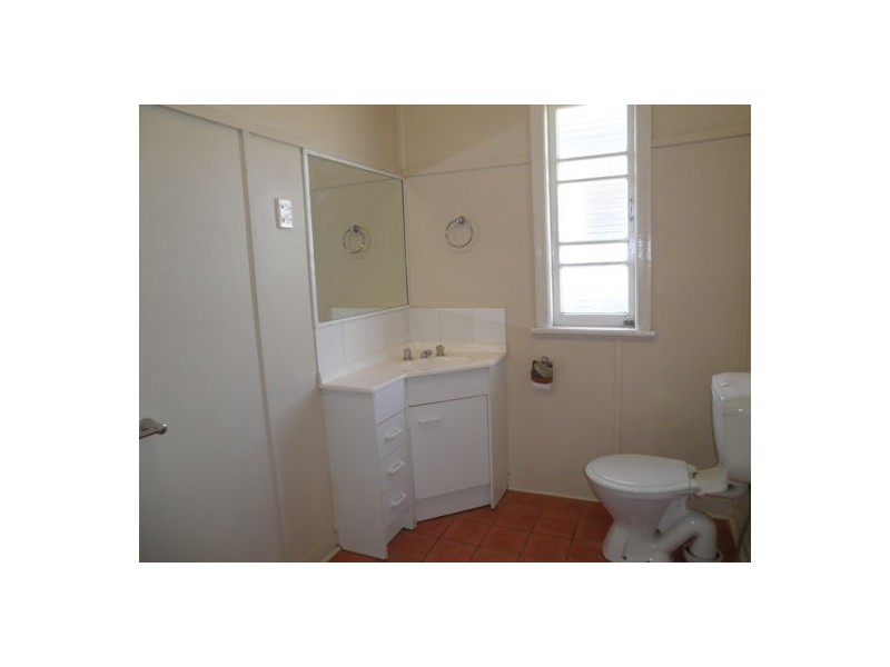 27 Denman Street, Leichhardt QLD 4305