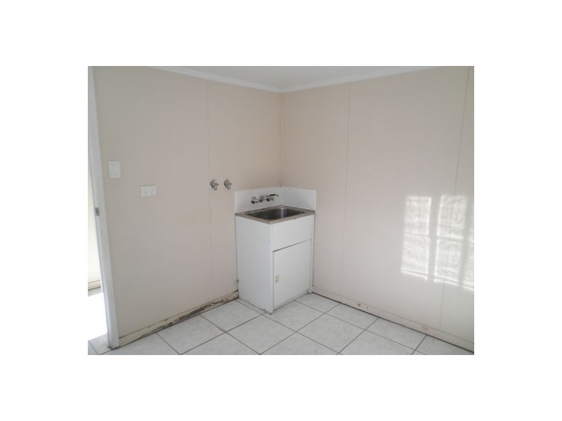 27 Denman Street, Leichhardt QLD 4305