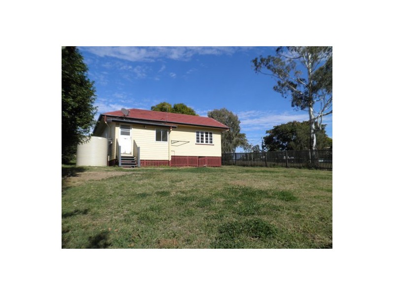 27 Denman Street, Leichhardt QLD 4305