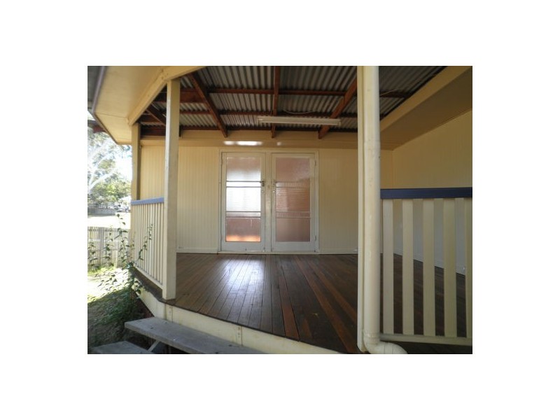 27 Denman Street, Leichhardt QLD 4305